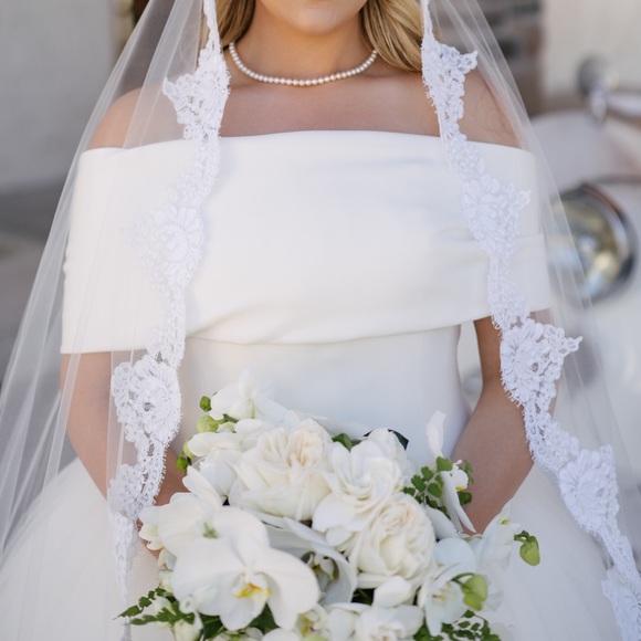 Vera Wang Custom Wedding Dress - Picture 6 of 8